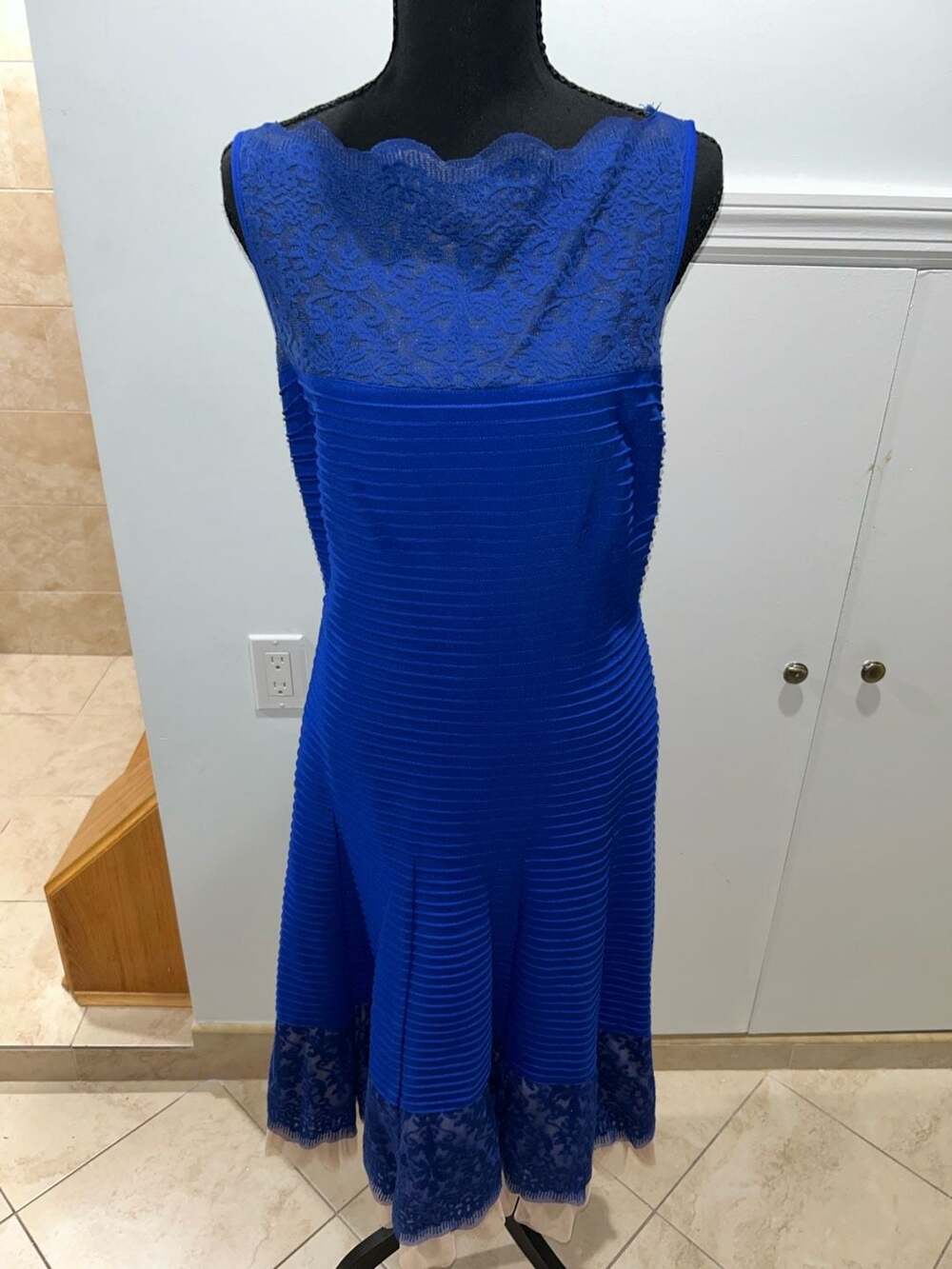 Tadashi Shoji Dress Size M Blue Lace Midi Cocktail Sleeveless